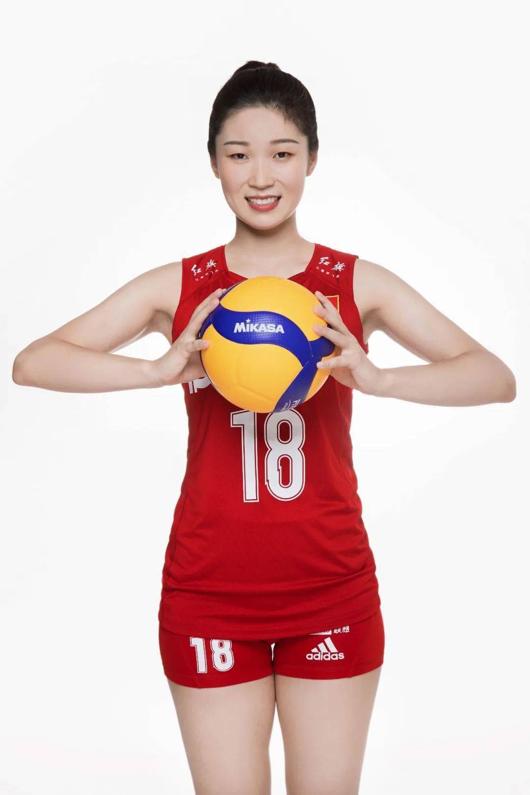 女排对阵荷兰王梦洁救球,中国女排3比0阿根廷女排王梦洁