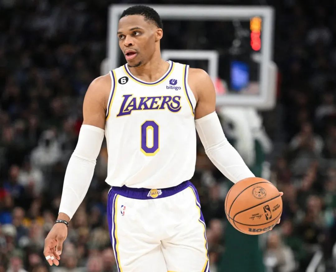 老詹谈威少抢断绝平三分,威少和老詹差一个助攻三双