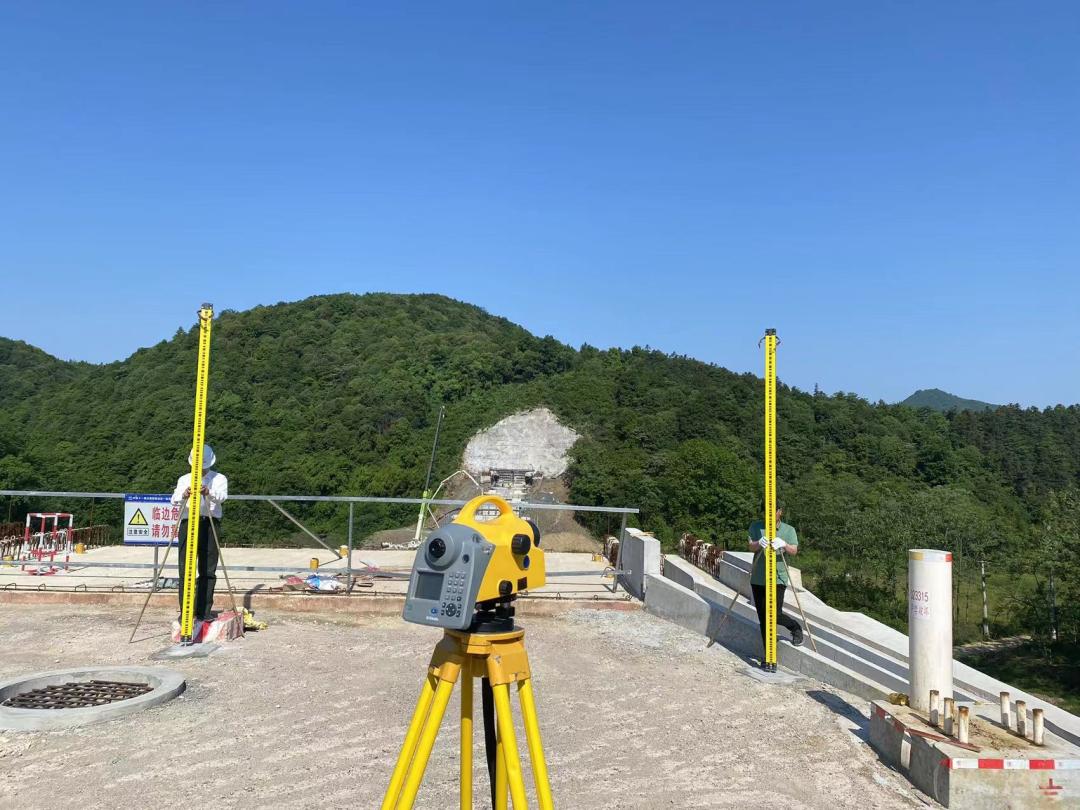 桥墩沉降观测的图片,深海桥墩沉降观测现场操作视频