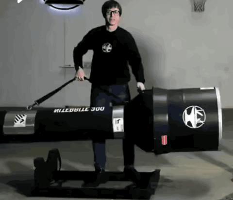 足球动图搞笑,足球踢飞的搞笑动图