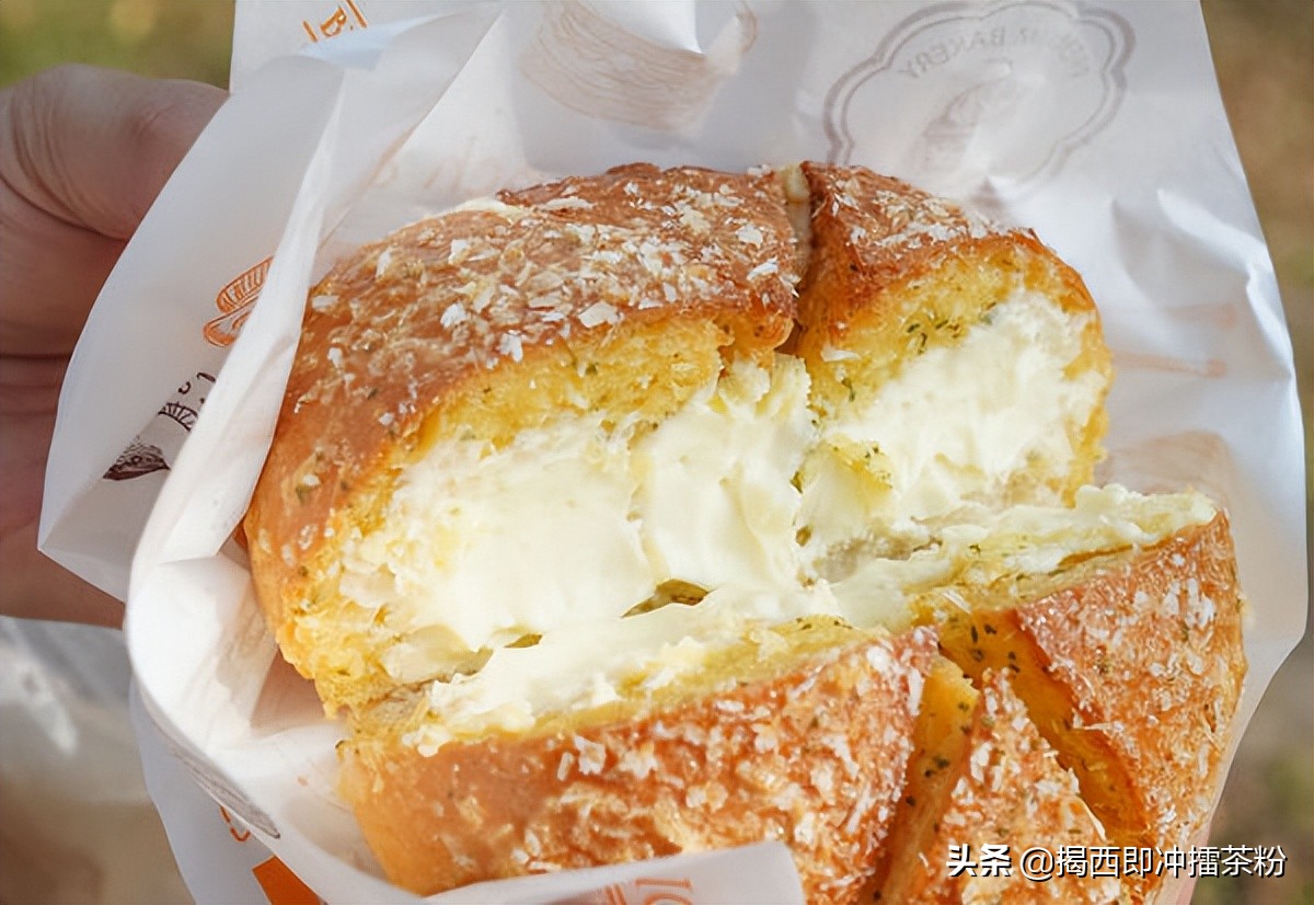 爆浆蒜香奶酪包探店,原味流心乳酪包
