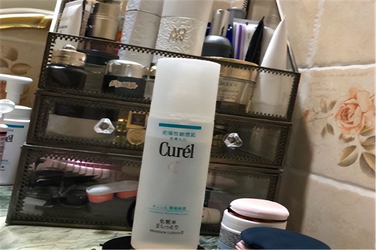 爽肤水水润美白推荐学生,爽肤水推荐美白收缩毛孔