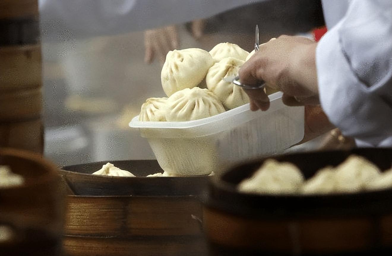 警惕市面上售卖的又白又大“铝包子”，吃了危害健康，如何辨别？