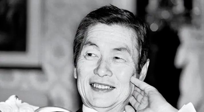 韩国财阀辛格浩:二婚入赘日本战犯家族发家,89岁和儿子共享女星