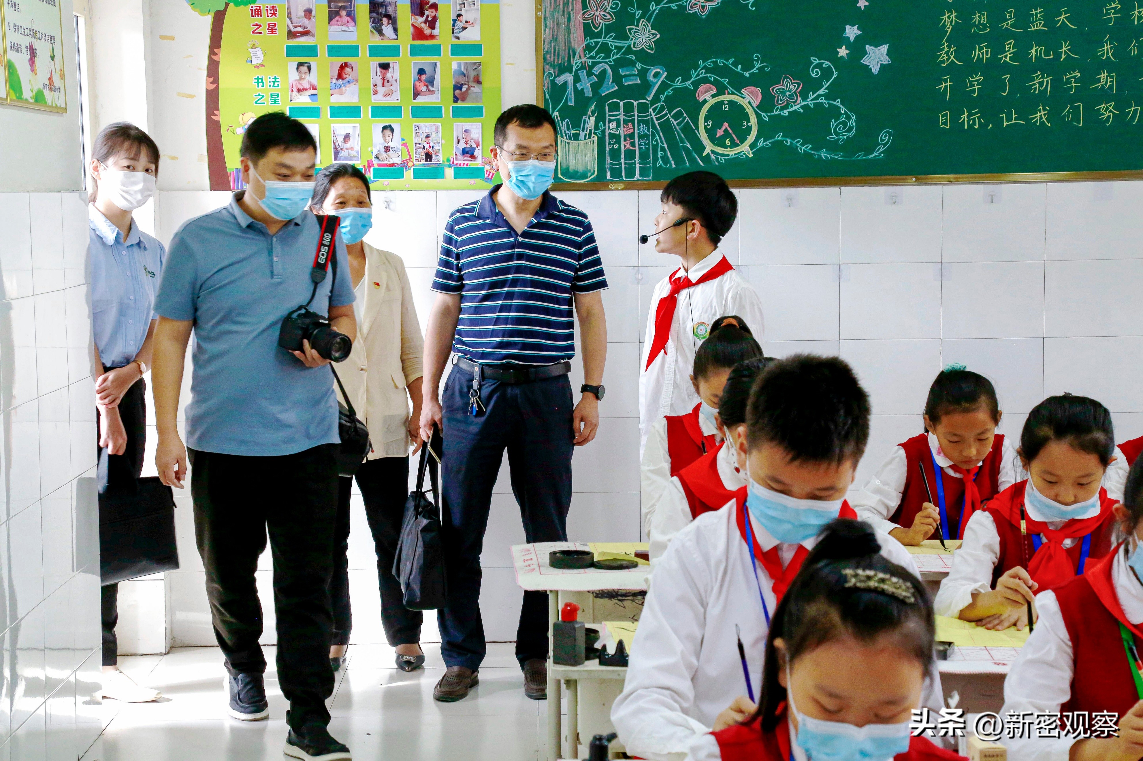 新密市金凤路小学全景,2018年新密市金凤路小学