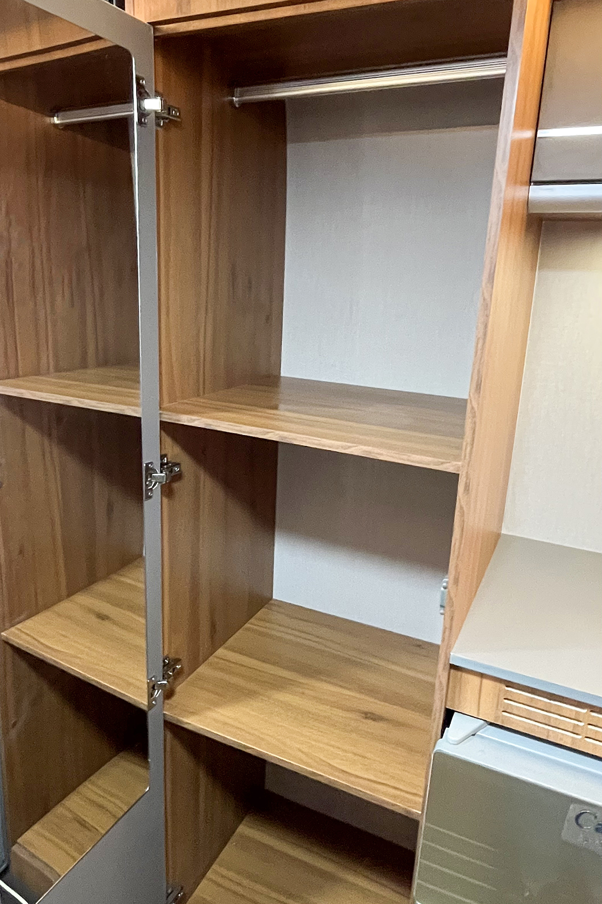 新飞s100房车和h300有什么不同,上汽轻卡s100与新飞房车对比评测