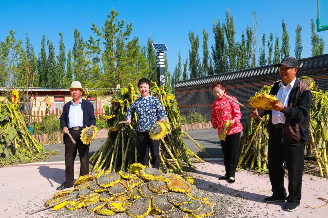 奋楫扬帆开新局凝心聚力谱新篇,奋楫扬帆劈波斩浪