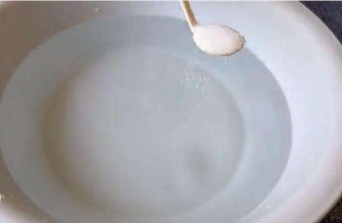 白色衣服发黄真的有办法洗干净吗,白色衣服用漂白水黄了怎么恢复