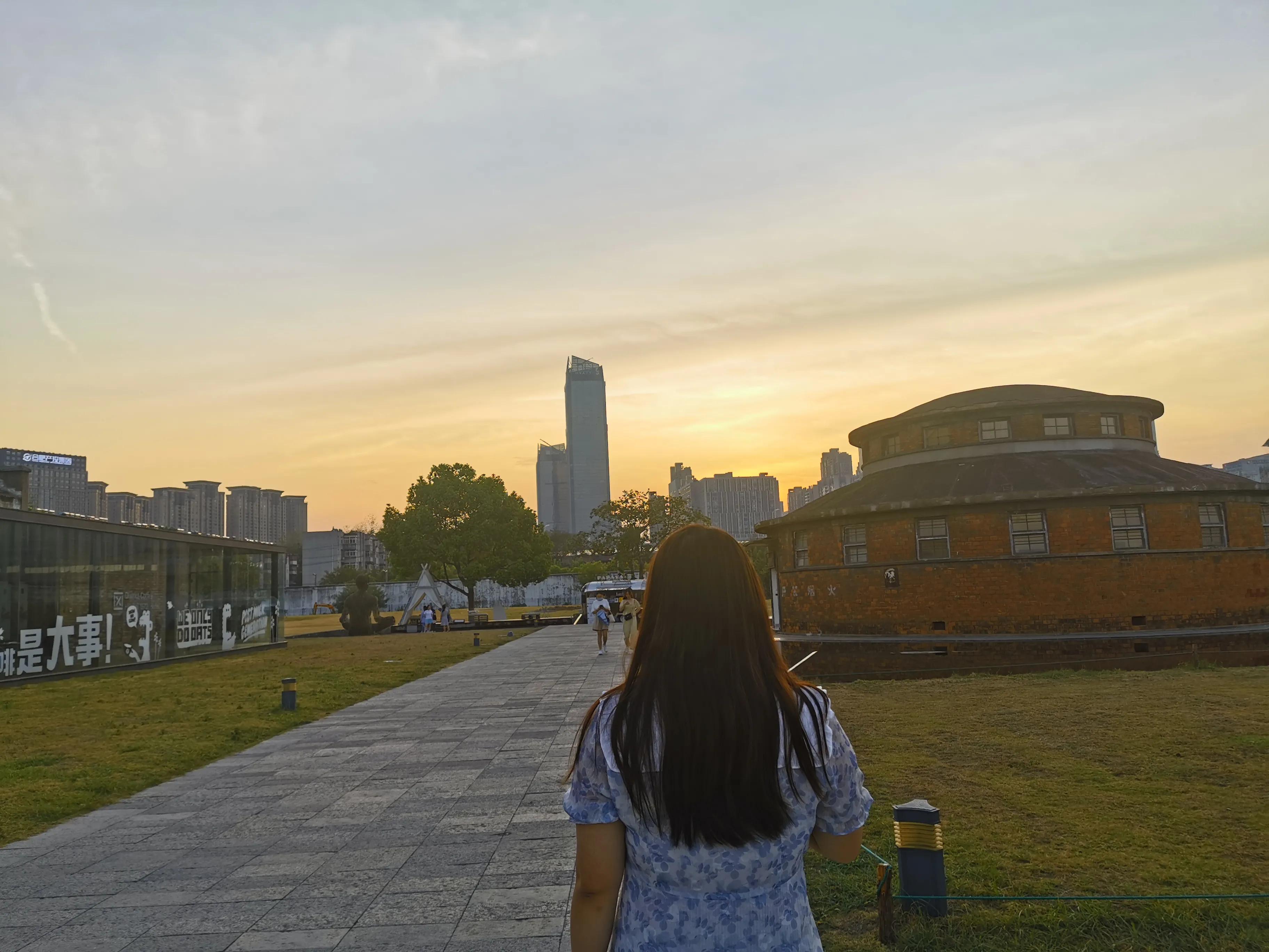 监狱成景点,监狱打卡点沙漠