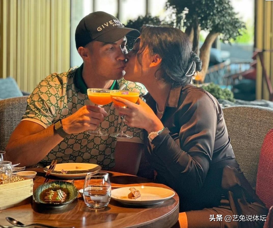 乔治娜c罗首次曝光,c罗和乔治娜球场上搂肩