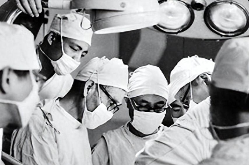 广西一犯人被枪决,广西一罪犯被押往刑场枪决