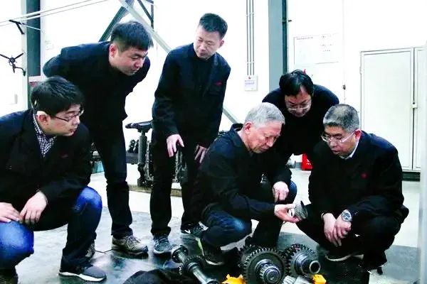 破解农业机械化难题,拖拉机破解