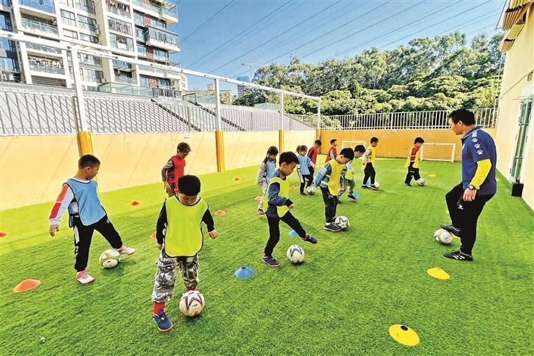 盐田青少年足球培训,深圳龙华青少年足球培训基地