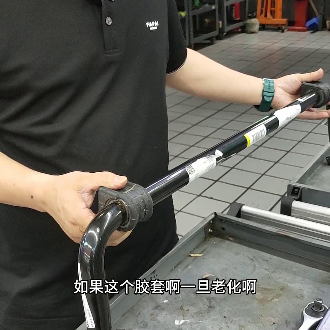 奔驰C200平衡杆胶套怎么换,奔驰glk300平衡杆开口胶怎么换