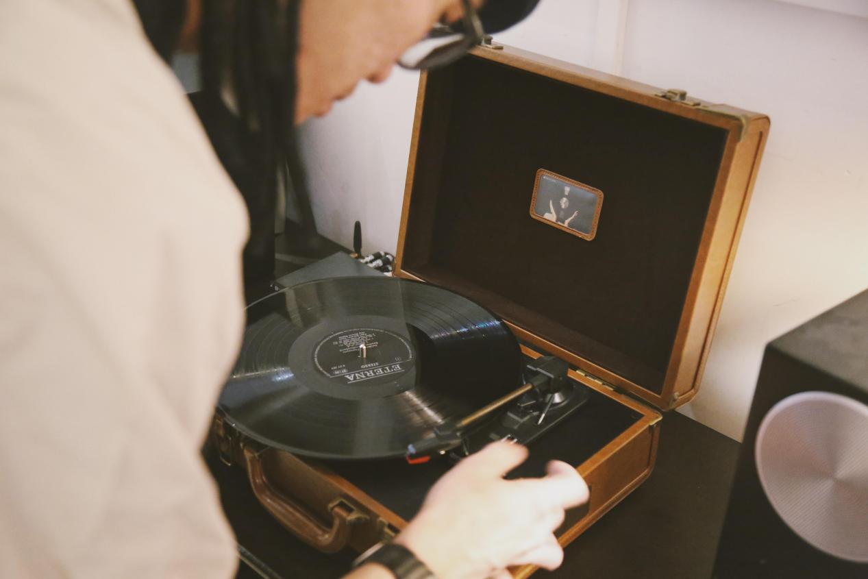 广东东莞声音图书馆：满足不同需求的黑胶唱片机之家