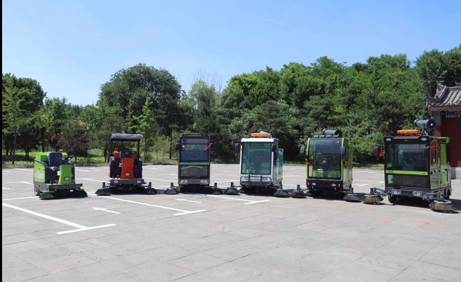 保养扫地机器人,维护机器日常操作