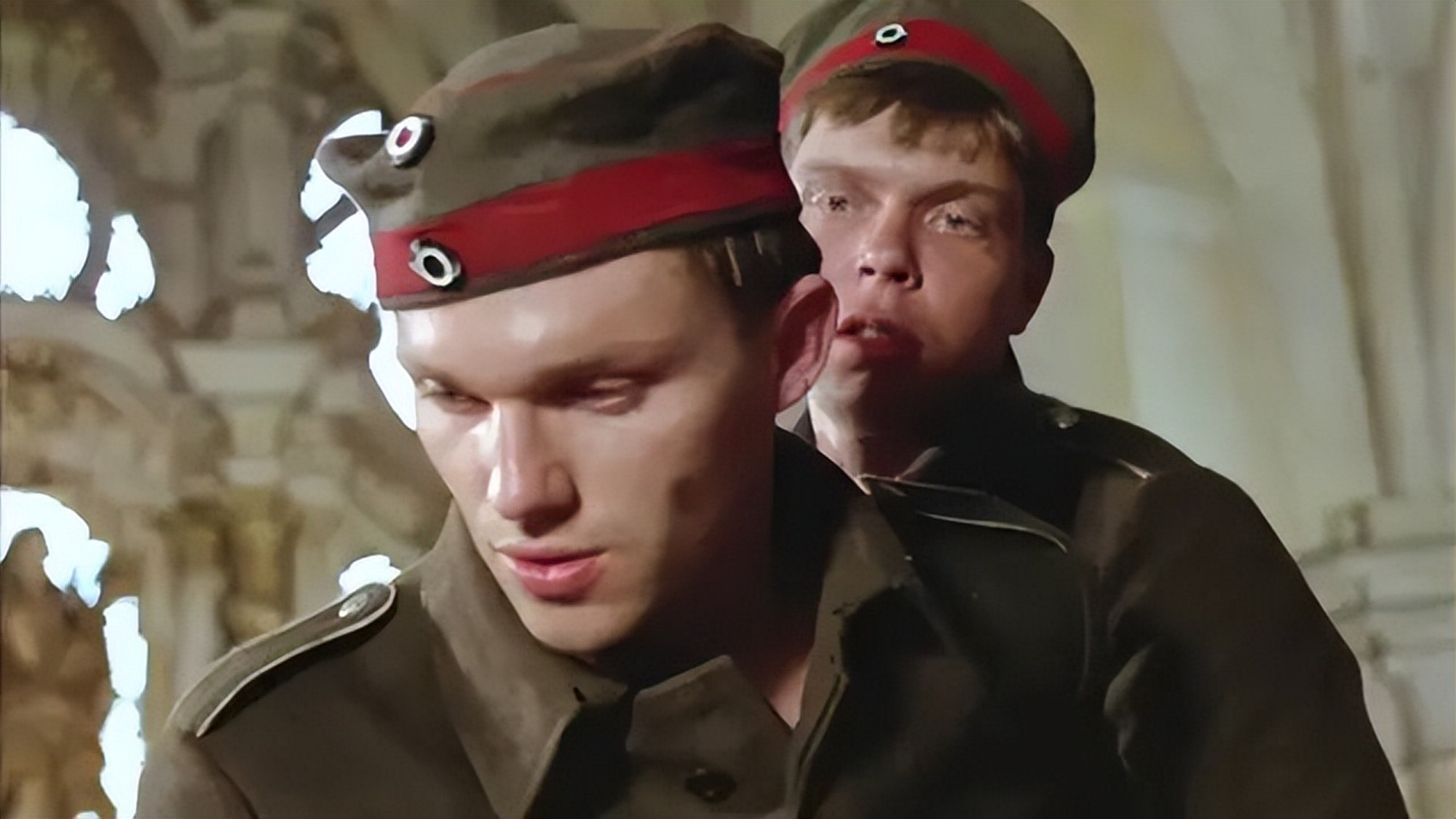 一上映就登票房榜首看完大呼过瘾,首播便拿下收视第一