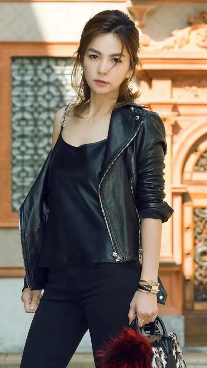 ella陈嘉桦恋人未满初舞台完整版,陈嘉桦浪姐4首秀舞台