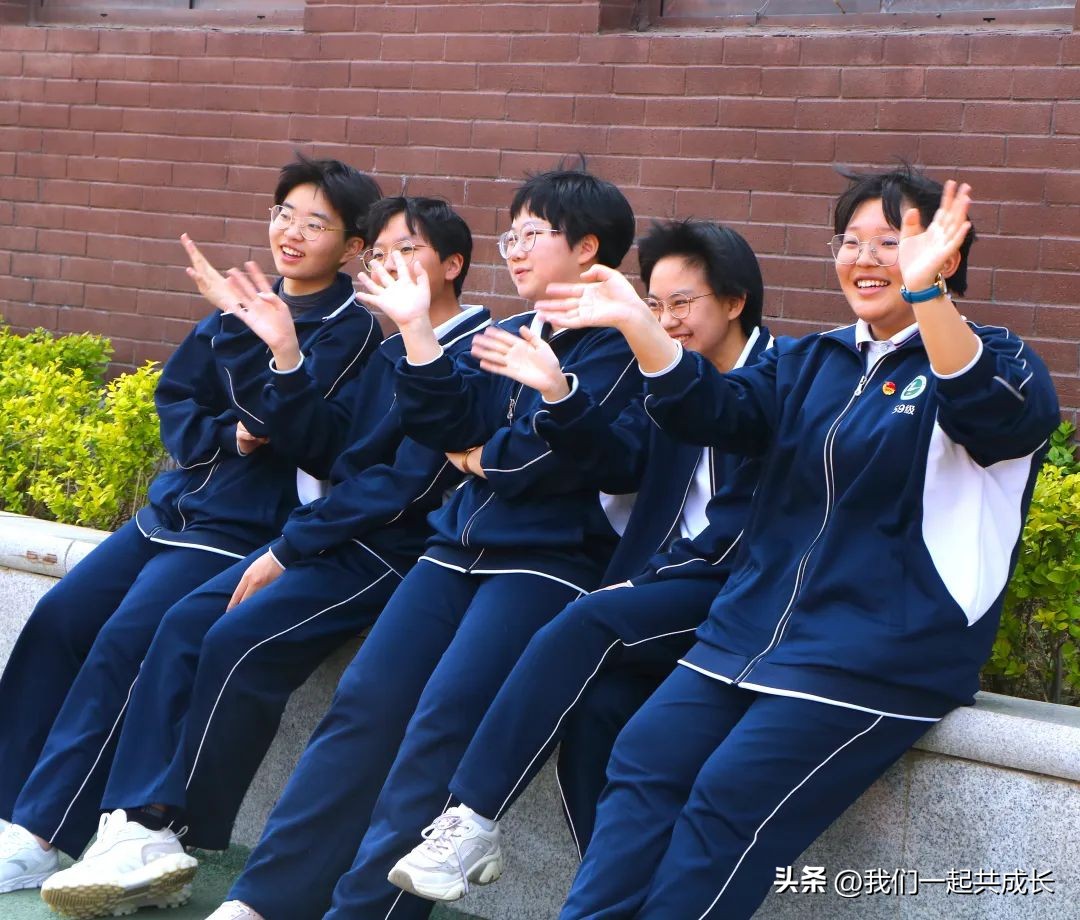 萌娃爱足球勤志全衔接：机关二园与历城二中足球队员联谊活动