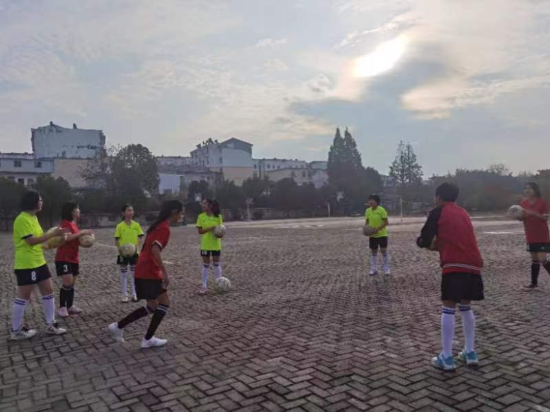 含苞玫瑰，追风逐梦的乡村女娃