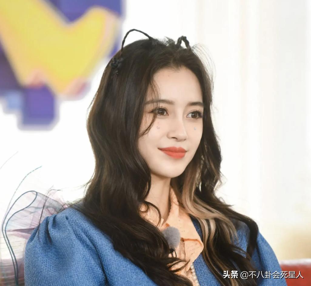 杨幂杨颖身材对比,杨幂的腰臀比