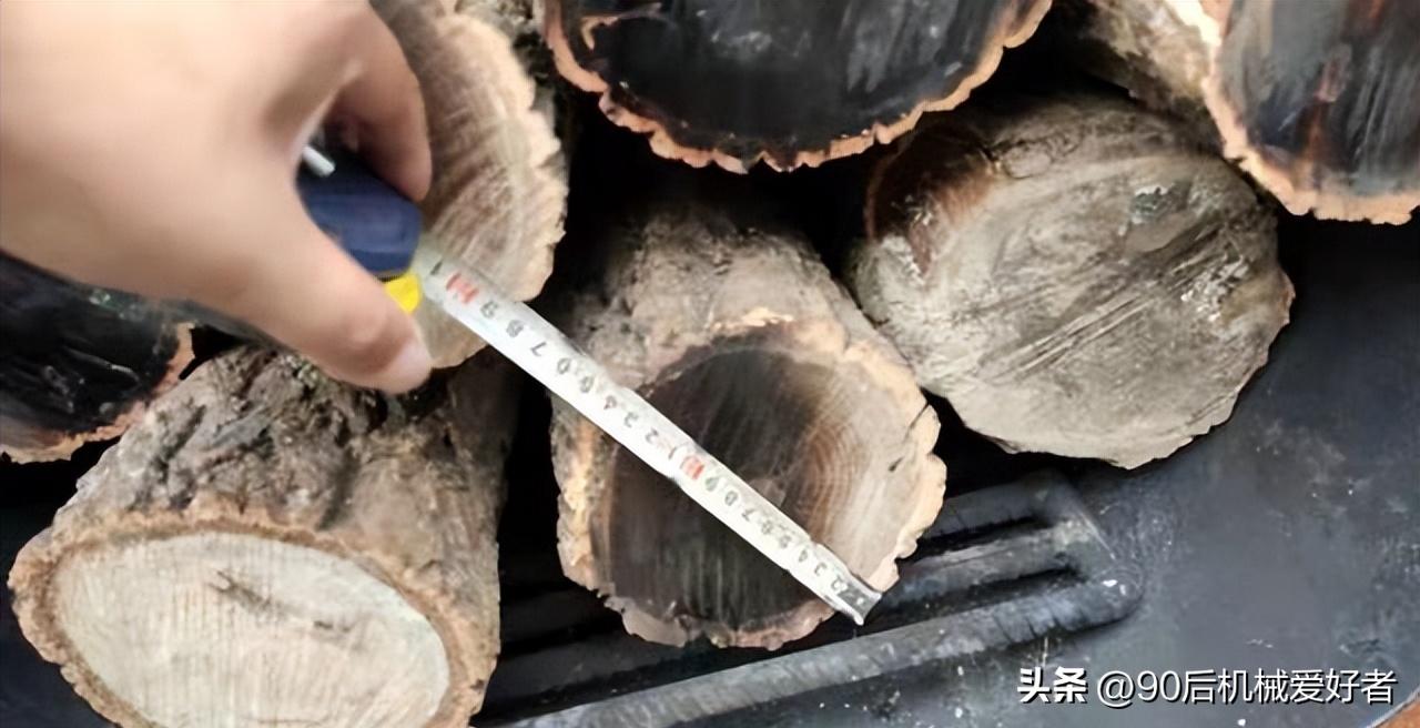 干馏式炭化炉现场,卧式炭化炉能炭化什么材料