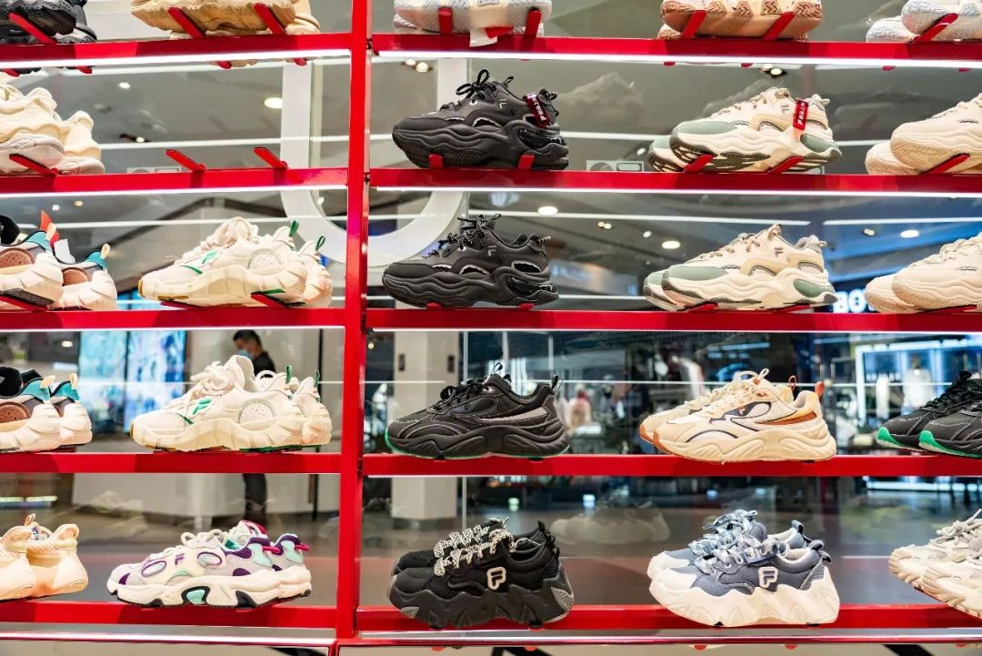 八千元的冲锋衣,冲锋衣八千