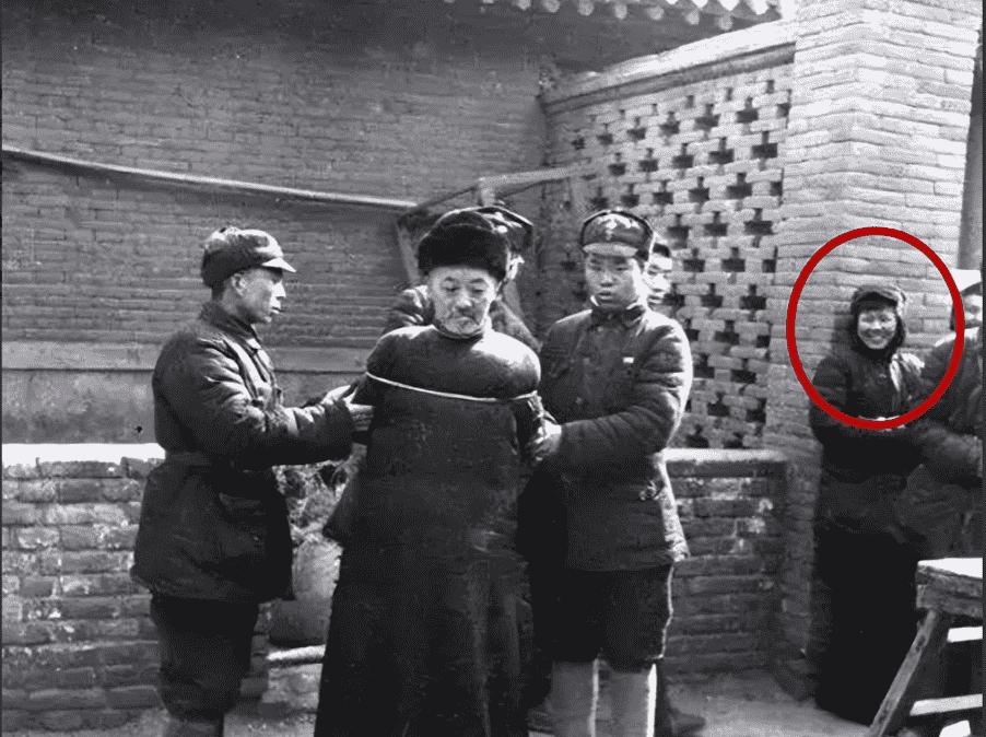 罕见照片，世界上胸最大的女人，女人舌头10.16厘米，你见过吗2