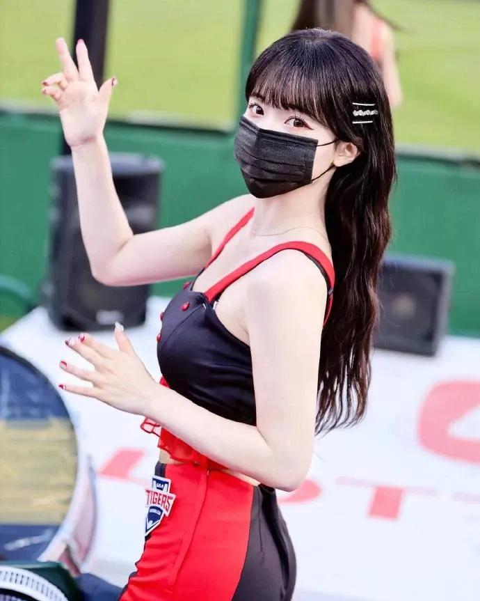 世界杯韩国拉拉队队长李多惠,韩国世界杯足球赛拉拉队队长