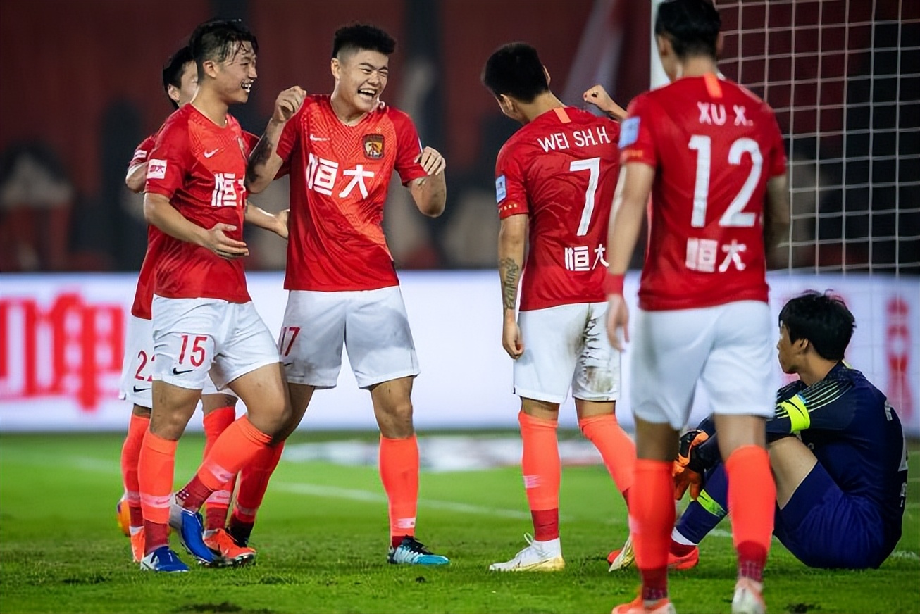 恒大新赛季阵容曝光,恒大新队