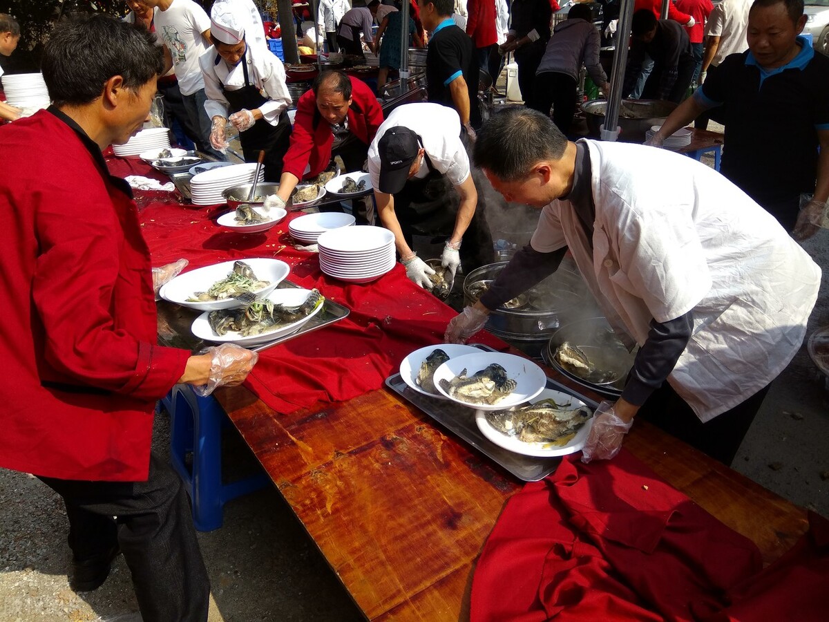 江西山村，18代人住一起，合炊300年不分家，如今亲戚遍天下