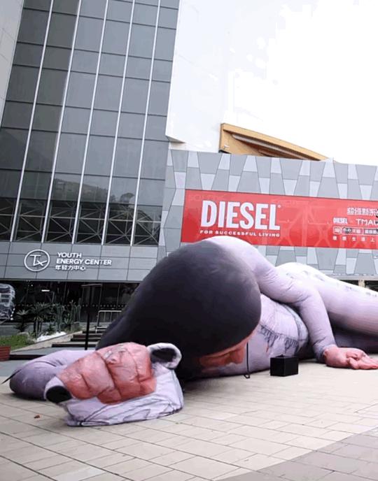 苹果发布会“刘海屏”变“药丸屏”？美版拼多多已悄悄上线