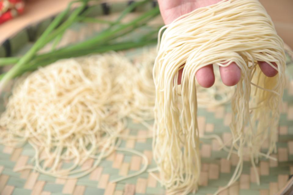 重庆小面非油炸面饼,重庆小面的起源和制作方法