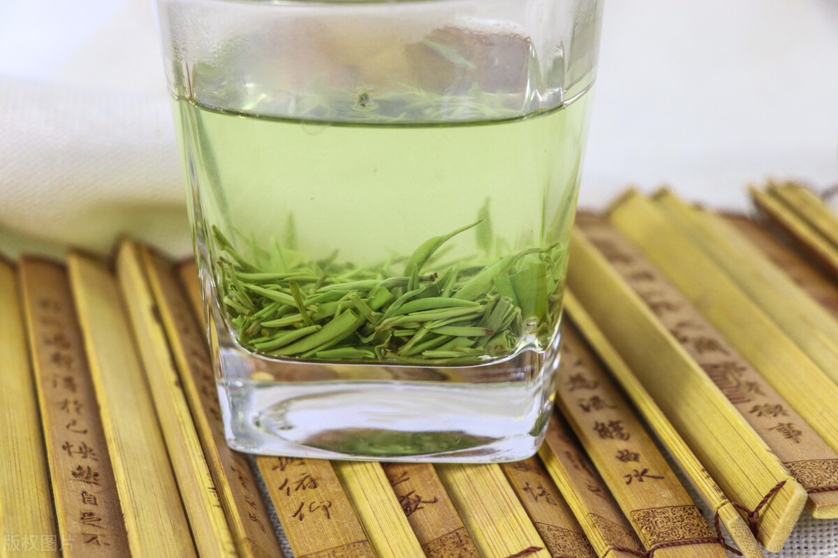 绿茶应该用多少℃的水冲泡最佳,绿茶最适宜冲泡时间是多少