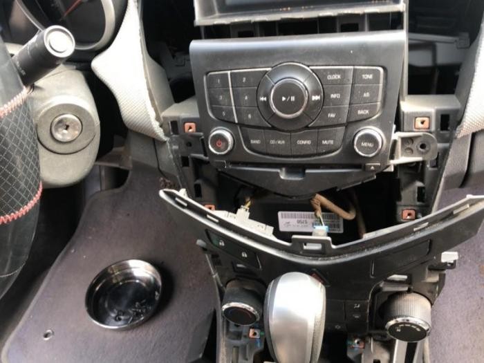 动手换车机,汽车换cd机视频教程