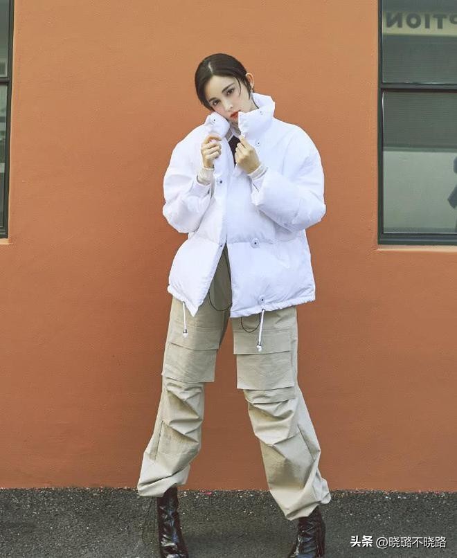 穿中款羽绒服搭配什么裤子,日常穿羽绒服搭配什么裤子好看