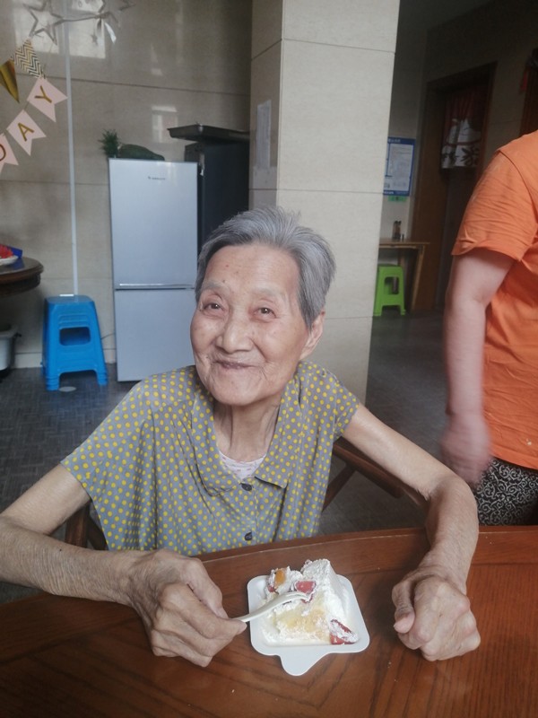 陶乐家养老丨共庆陶乐八周年，一碗生日面，情长岁安康