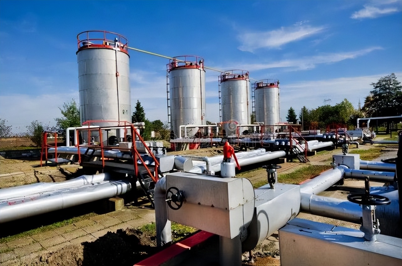 欧美竟然宣布对俄出口石油限价，印钱补贴相关企业，究竟坑了谁？