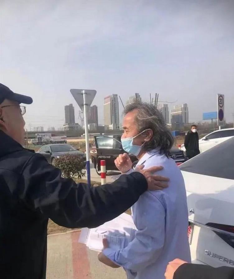 药神到底是不是骗人的,牛津博士回国研制抗癌药被抓真相