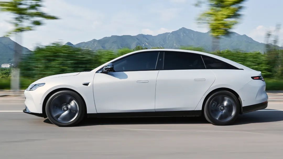 预售价18-27万元零跑c01开启预售,c01零跑增程行政版降价多少