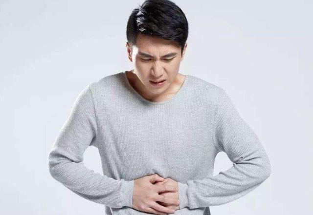 肚子老是咕咕响经常放屁肝有问题,经常放屁可能是肝不好了医生提醒