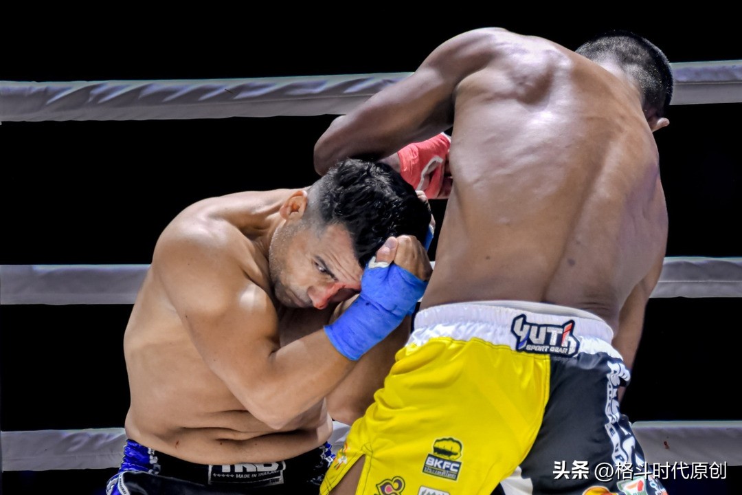 澳大利亚女拳手惊艳全场比赛,女子裸拳ko外国选手