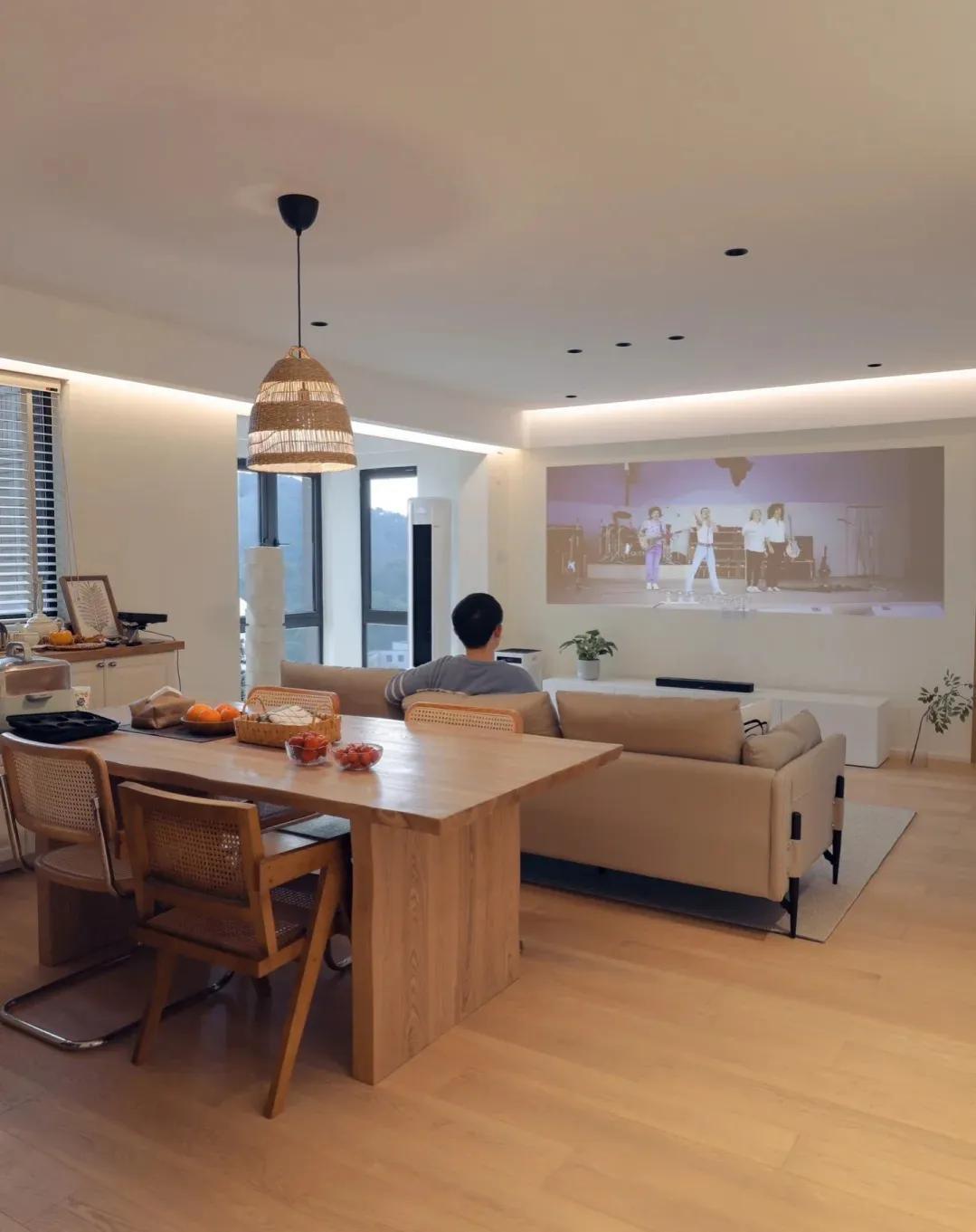 女子晒自家装修让人哭笑不得,女子晒出装修了一半的房子