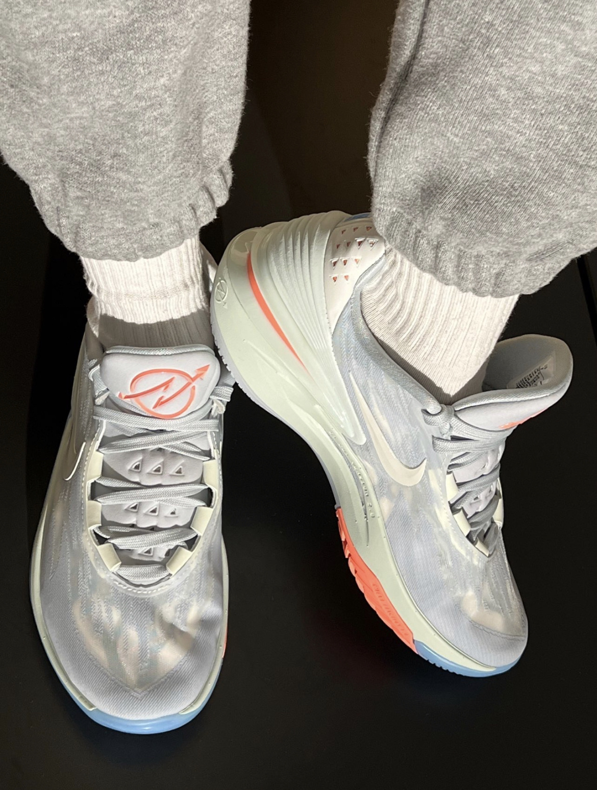 耐克篮球鞋gt水蜜桃,nikeairzoomg.t.cut2篮球鞋测评