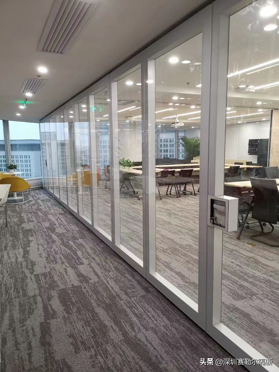 卫生间双层玻璃门碎了一层怎么办,阳台双层玻璃门推拉门滑轮更换