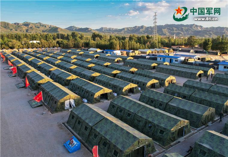 驻训官兵吃铜火锅,驻训官兵吃铜锅涮肉