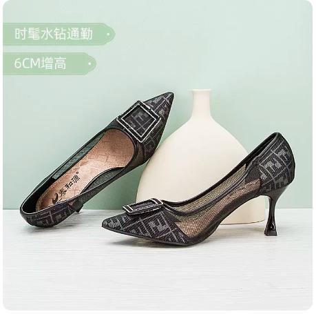 鞋子合脚还是宽松好,鞋子刚好合脚好还是稍大点好