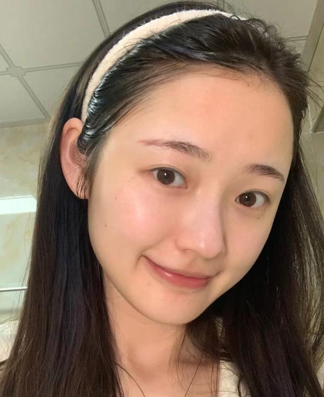 用什么粉底液都脱妆是什么原因,为什么涂完粉底液脸会脱妆