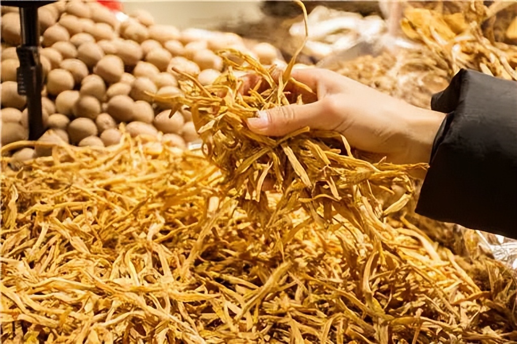 云南一年四季都有野生菌中毒的吗,云南吃野生菌中毒回家回锅