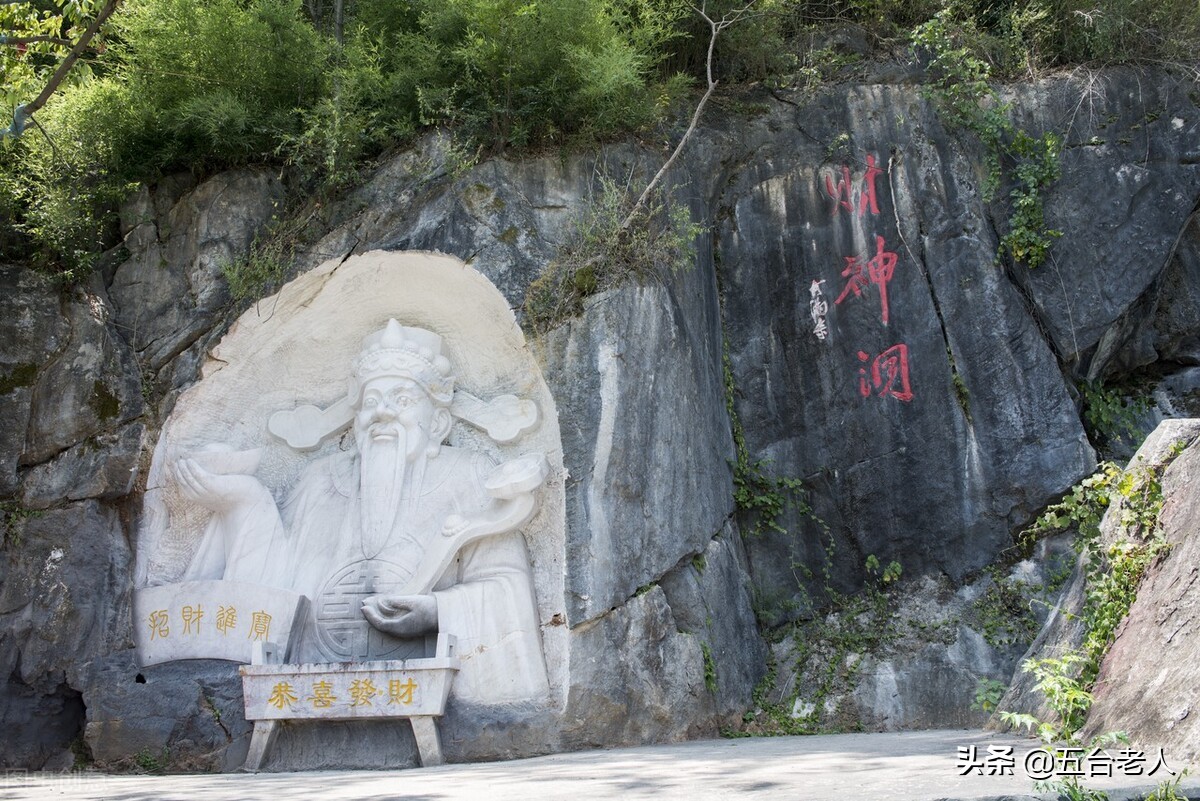 财神来到祝各位财源广进大吉大利,正月初五迎财神祝妹妹财源广进